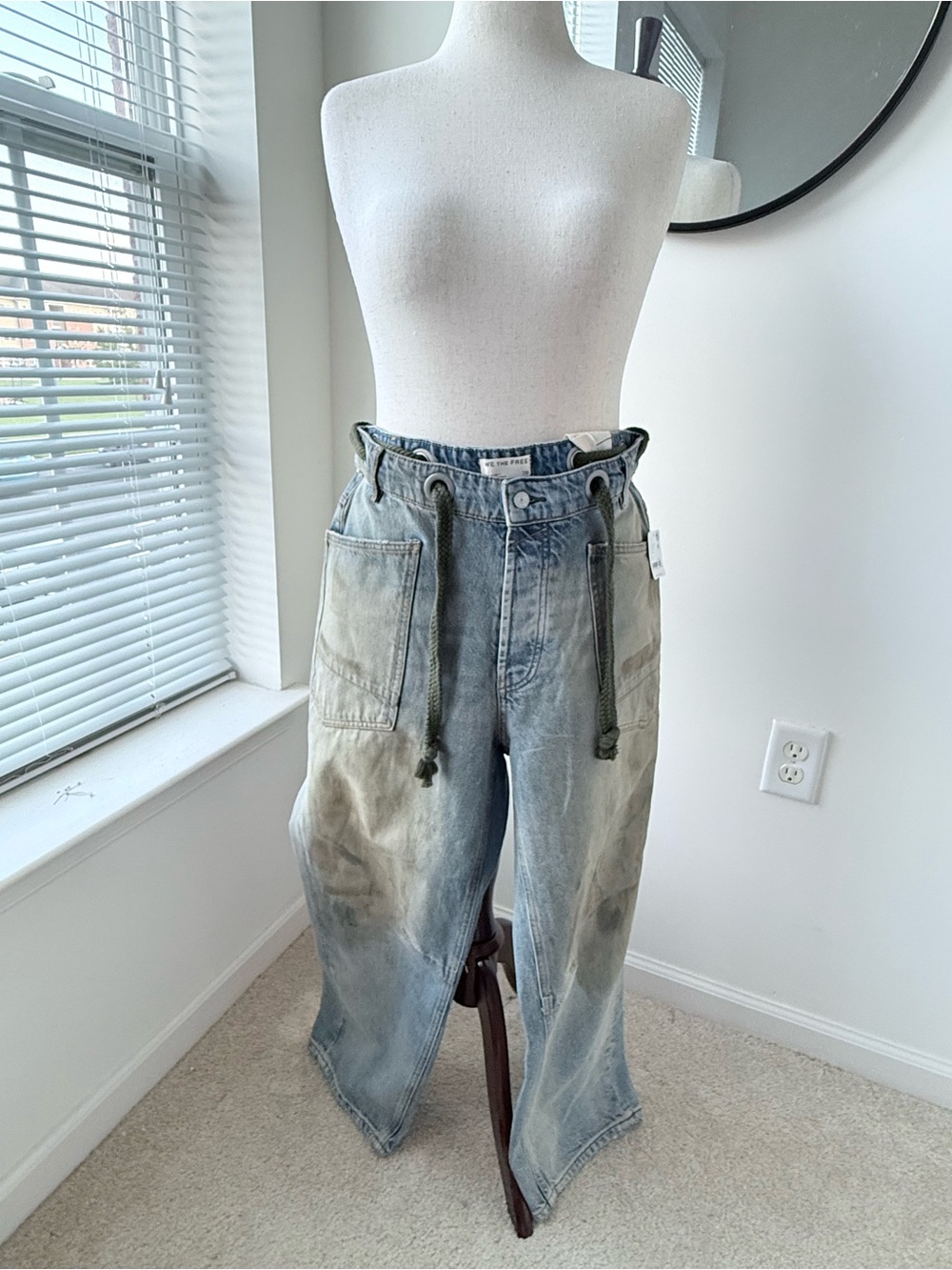 Free People Moxie Low Slung Jeans with Olive Braided Belt in Roll Around - Picture 3 of 16